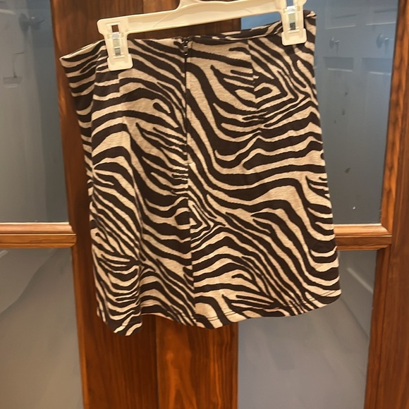 Brown zebra print mini skirt - Picture 2 of 3